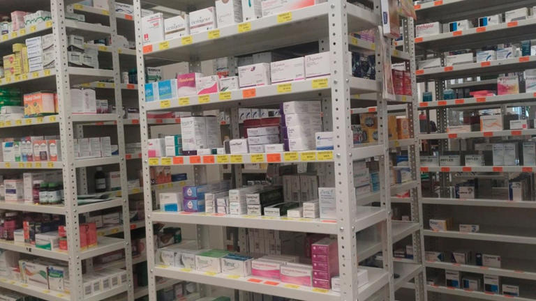  La falta de medicinas es queja diaria