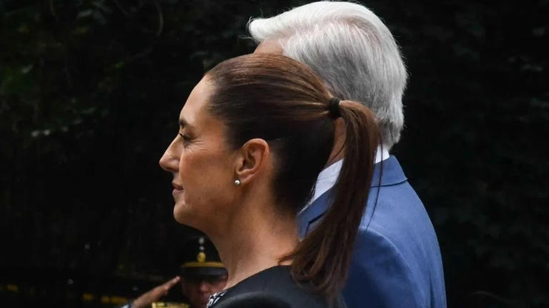  Reaparece AMLO en informe de Claudia