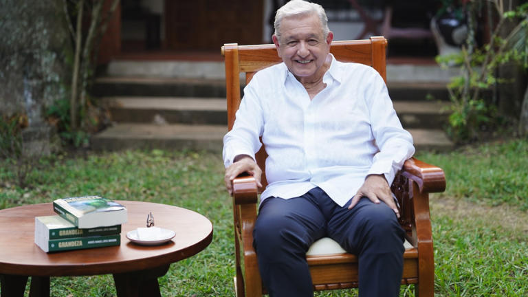  López Obrador, como Juan Pablo, se fue pero se quedó